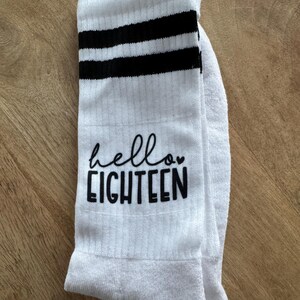 Geschenke zum 18 Geburtstag| Socken 18 Geburtstag| Hello eighteen|Geburtstagssocken| Geschenke zum Geburtstag 画像 3