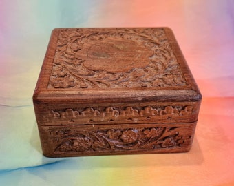 Portagioie Intagliato A Mano In Palissandro – Scatola Portagioielli Artigianale Dall'India Con Interno In Velluto Rosso (10,2x10,2x6,3 Cm) - 3