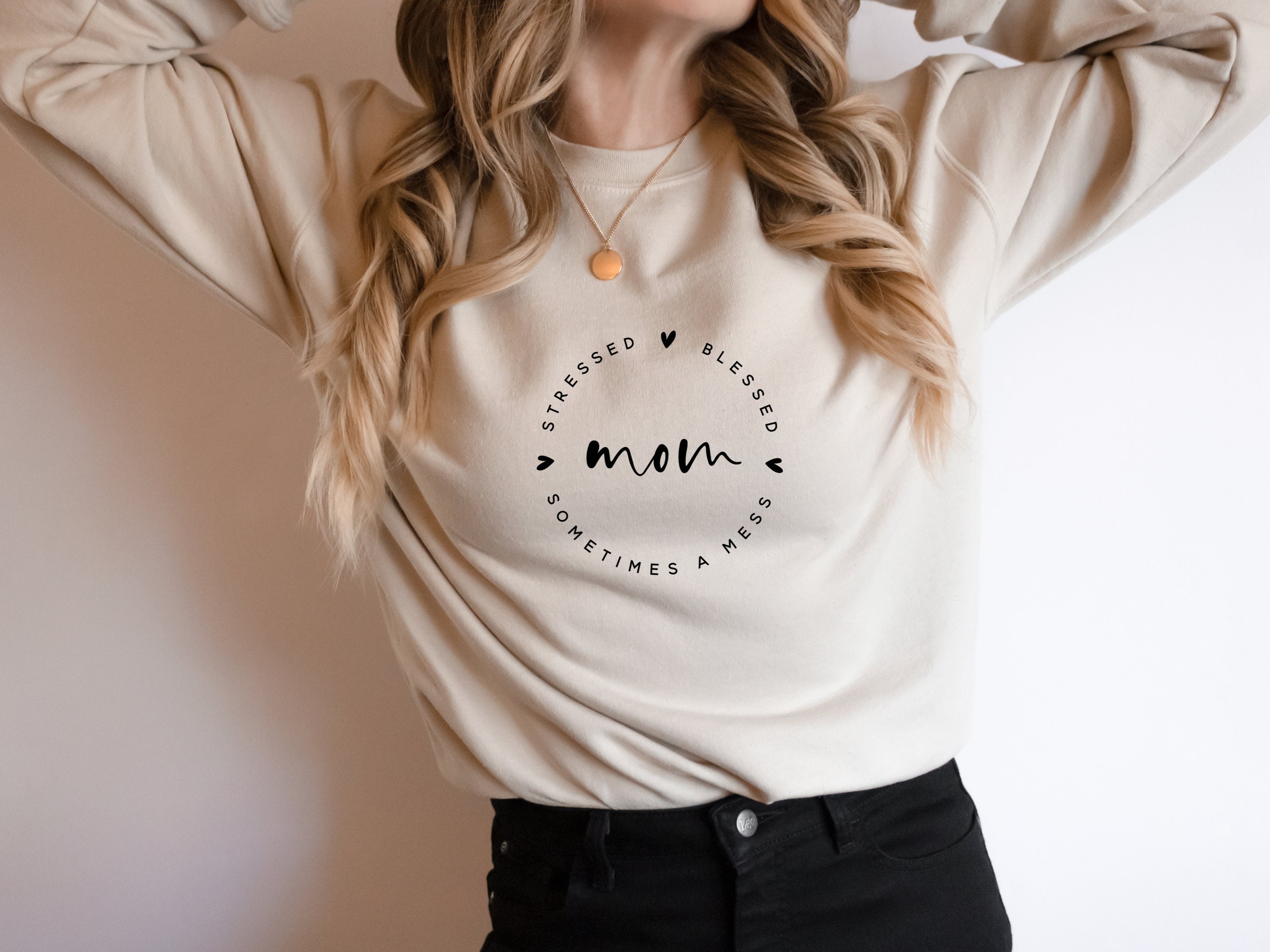 Moeder - gestrest, gezegend, soms een puinhoop sweater, herfsttrui, moedersweater, trendy trui, grappig sweatshirt, moedergrappen