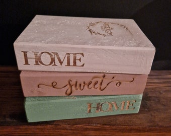 Pile de livres personnalisés en bois pour la famille Home Sweet Home, 3 gravures au laser, décoration en bois découpée à la main, peinte à la craie