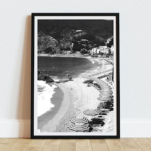 Italien Schwarzweiß Strand Wandbild, Italienischer Strand Wandbild, Strand Landschaft Kunst, Reise Poster, Sofort Download