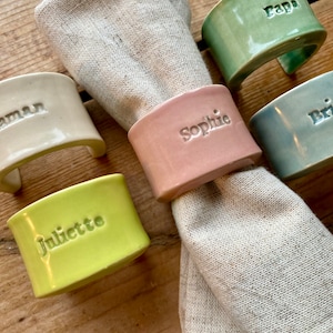 Ceramic napkin ring in different colours and personalised with guests names