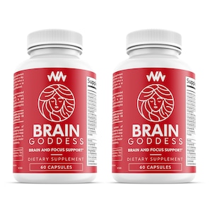 Op de afbeelding: Twee rode en witte flessen met Brain Goddess voedingssupplement capsules. De flessen bevatten een gestileerd beeld van een vrouwenhoofd met golvend haar. De tekst op de flessen luidt "Brain Goddess Brain and Focus Support Dietary Supplement 60 Capsules".
