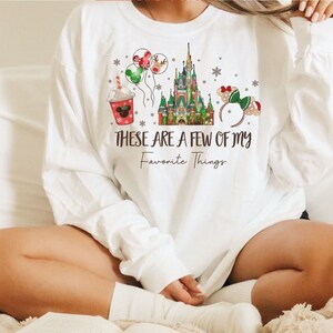Manches longues de Noël de Disney, Joyeux Noël de Mickey, Quelques-unes de mes choses préférées Disney, Chemise des Fêtes Disney, C'est la saison