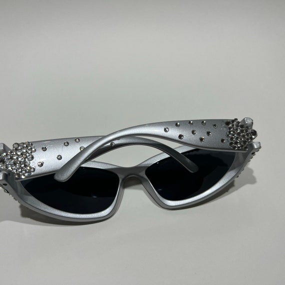 BEDAZZLED Y2K SUNGLASSES | Silver 2000 display picture 2