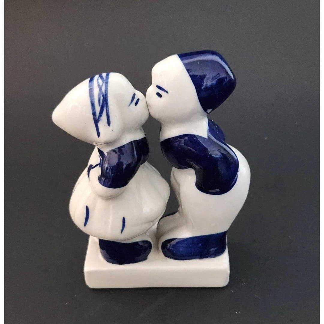 Vintage Delft Style Ceramic Figurine | Kissing Dutch Boy and Girl - Etsy