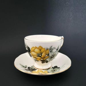 Vintage Porcelain Teacup | Queen Anne England | Yellow Flowers | 5fl oz