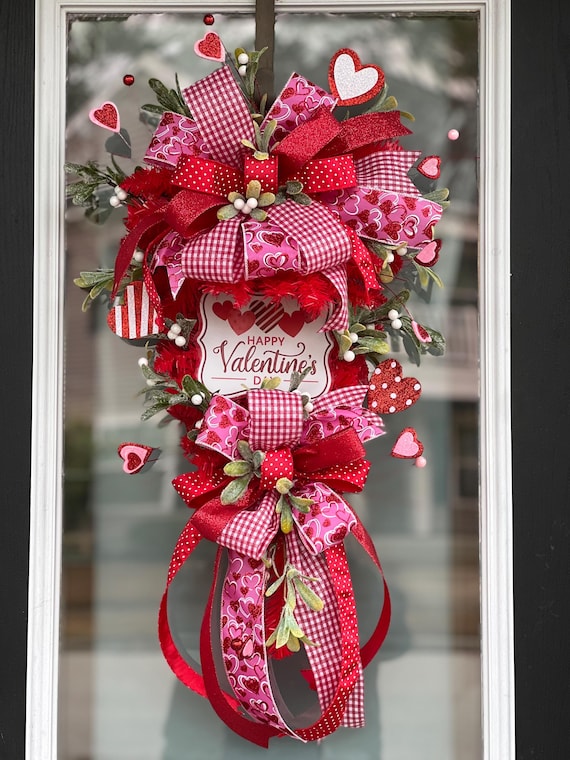 18-Inch Red Glitter Heart-Shaped Wreath – Perfect For Valentine's Day, Weddings, Or Home Decor