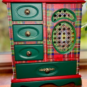 Jewellery box, Scottish design Red tartan, gift from Scotland, celtic motif, Scottish gift, hand painted in Scotland, upcycled