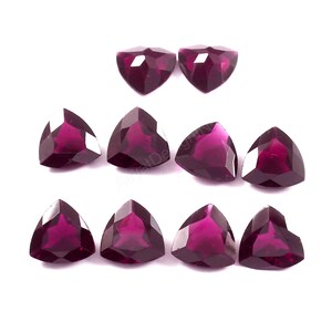 Natural Hyderabad Garnet: Trillion Faceted Cut Loose Gemstone