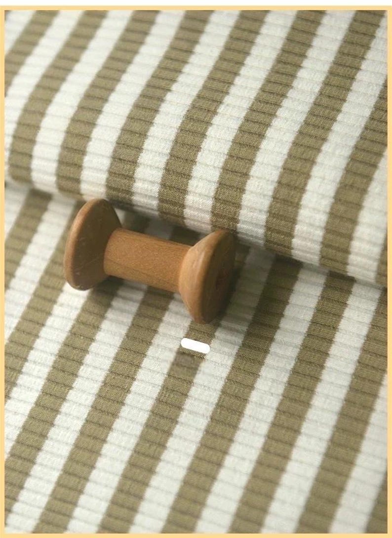 Randigt stickat tyg, stretchtyg, mjukt tyg, sofftyg, stickat tyg, randigt tyg, klänningstyg, tyg på 1/2 yard, klädtyg bild 5