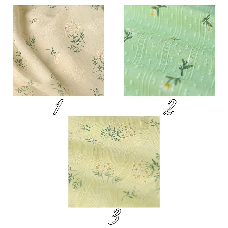 Op de afbeelding: Drie stofstalen met bloemmotieven. De eerste is cr&egrave;me met witte en groene bloemen. De tweede is lichtgroen met witte madeliefjes en verticale gestructureerde strepen. De derde is lichtgeel met witte en groene bloemtrossen op de stof.