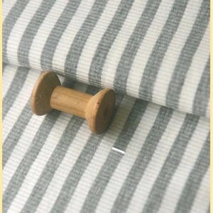 Randigt stickat tyg, stretchtyg, mjukt tyg, sofftyg, stickat tyg, randigt tyg, klänningstyg, tyg på 1/2 yard, klädtyg bild 6