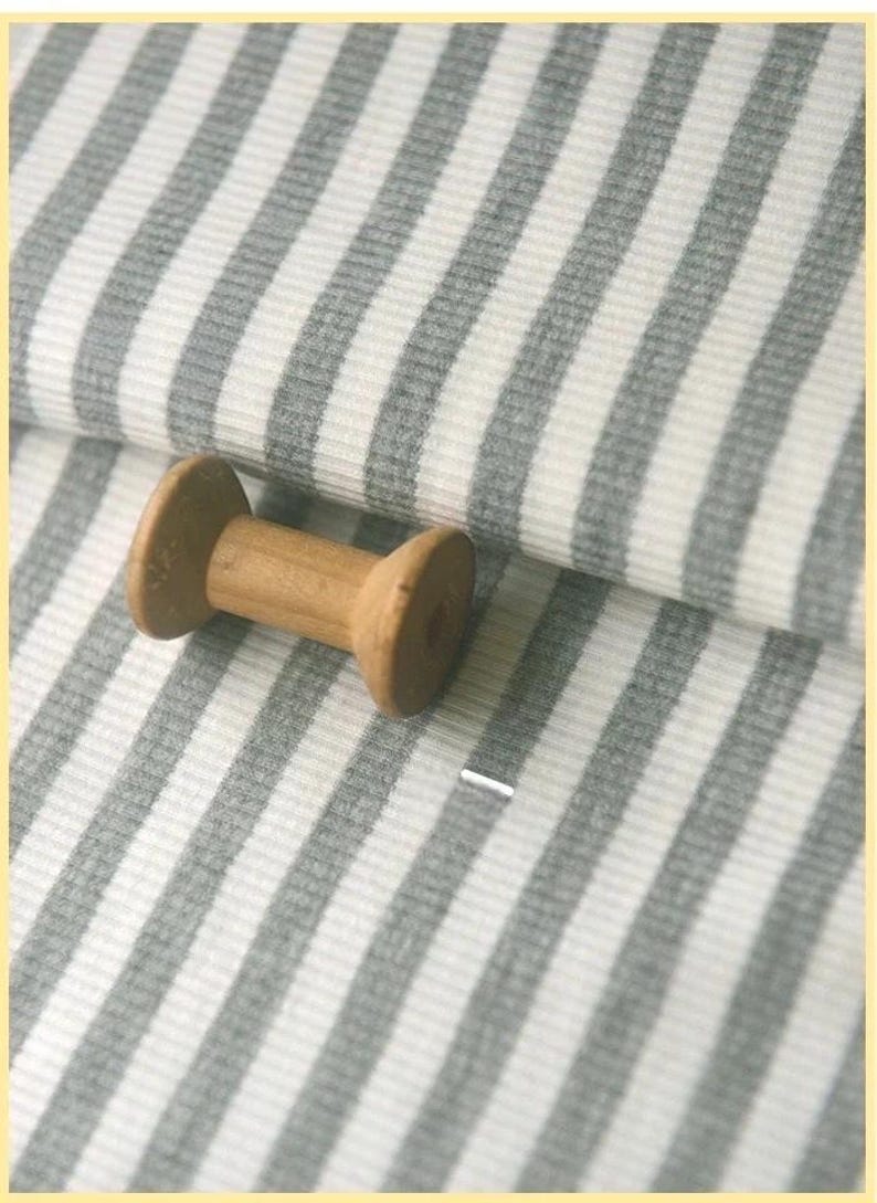Randigt stickat tyg, stretchtyg, mjukt tyg, sofftyg, stickat tyg, randigt tyg, klänningstyg, tyg på 1/2 yard, klädtyg bild 6