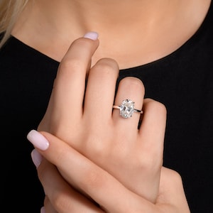 SPECIAL PRICE * 3 Carat Luxurious Minimal Solitaire Oval Diamond Engagement Ring, Big Diamond Anniversary Ring