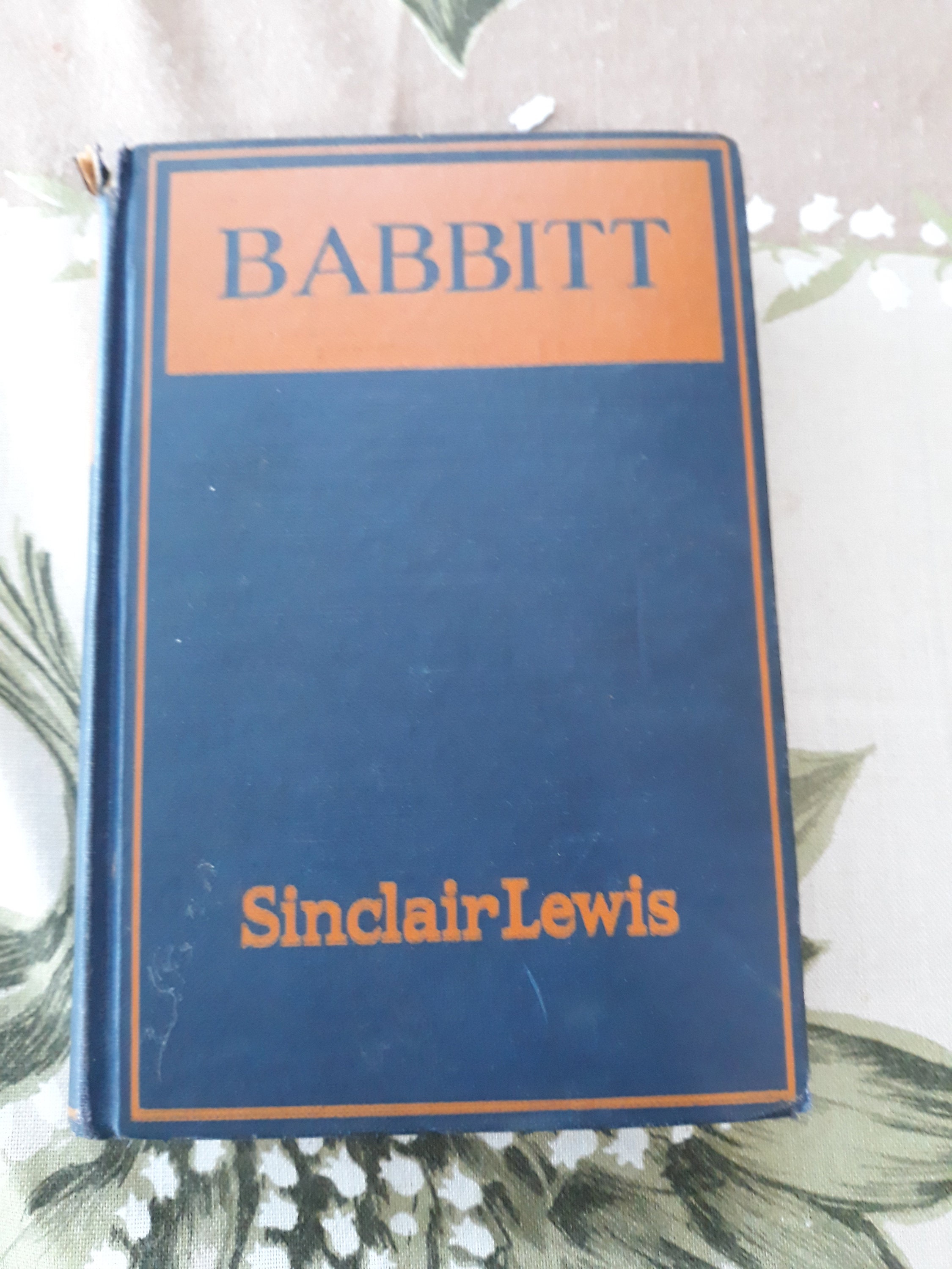 Vintage 1922 hardcover 1st edition of Sinclair Lewis' Babbit