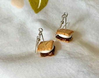 Adorables pendientes de S'mores en miniatura