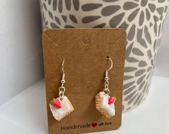 Pendientes Tres Leches en Miniatura Hechos a Mano