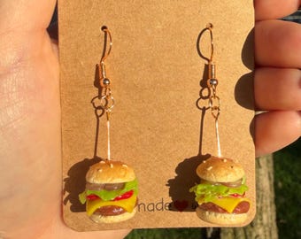 Pendientes de mini hamburguesa hechos a mano