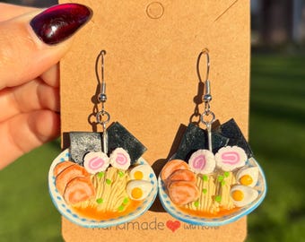 Increíbles pendientes de ramen hechos a mano