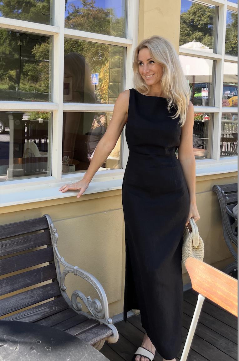 knee length dresses for ladies Elegant Black Sculpted Shoulder Evening Gown - Formal Dress for Black-Tie Events