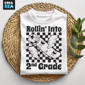 Rolling in 2e leerjaar Svg, Png, dam, skate board, discobal, terug naar school Svg, 1e dag van 2e leerjaar Shirt Svg, voor jongen, meisje, kinderen