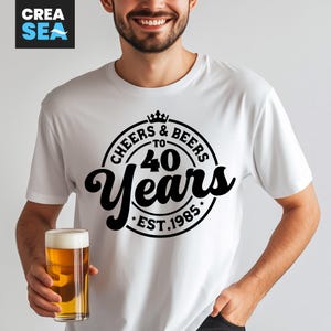 Cheers And Beers To 40 Years SVG, PNG, 40th Birthday Svg, Homem, Mulher, Est 1985, 40 Years Old Svg, Camisa de aniversário Svg para Cricut, Sublimação