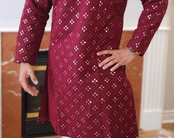 Conjunto de kurta para hombre de algodón azul con bordado chikankari: diseño paisley con bordado de espejos.
