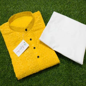Ensemble georgette chikankari motif cachemire georgette jaune pour homme, coupe classique, Kurta ethnique/Kourta de mariage pour homme