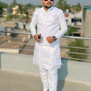 Men&#39;s Handmade Cotton Pathani Suit: White Kurta Pajama Set