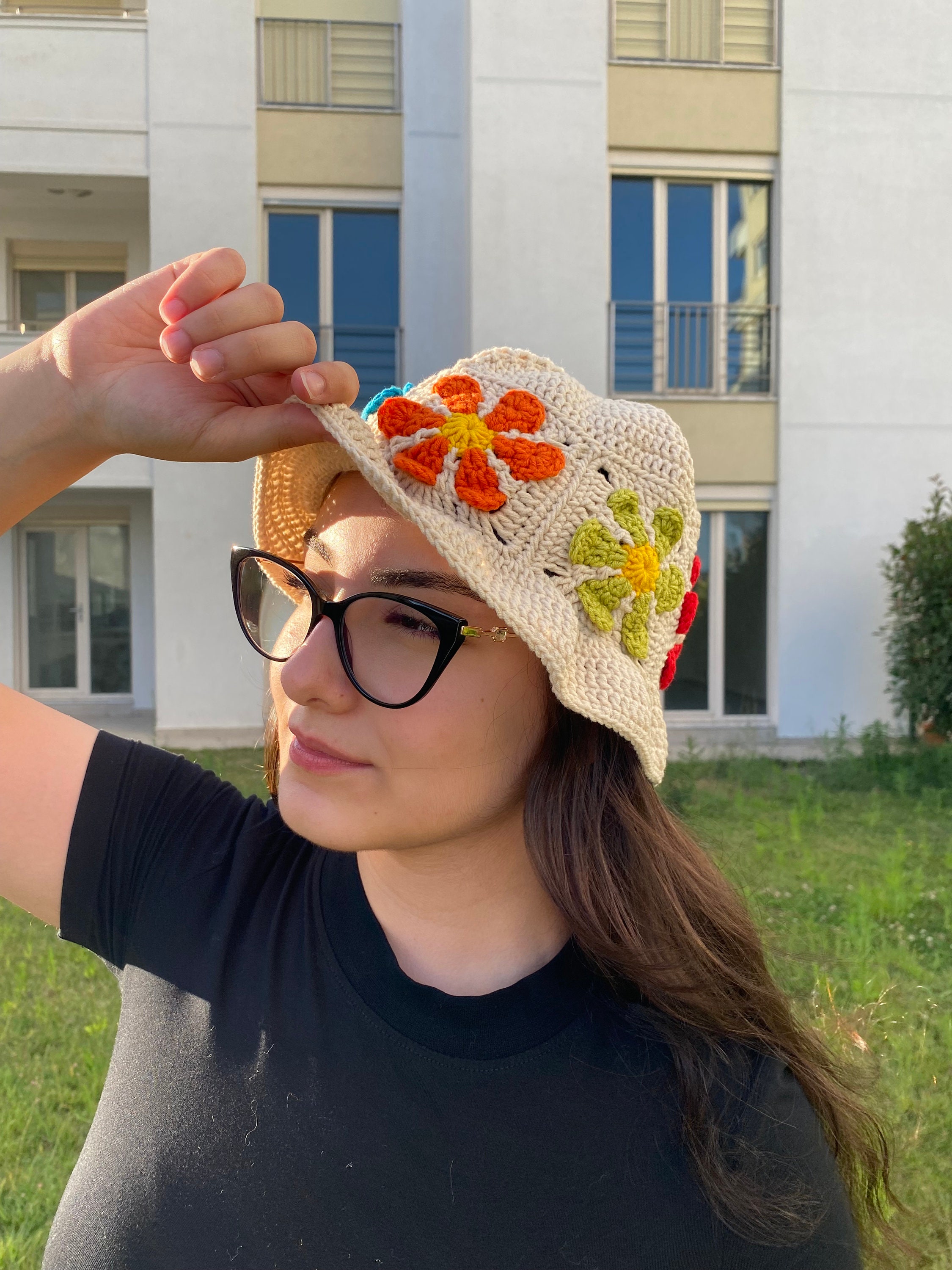 Crochet Daisy Hat, Crocheted Flower Bucket Hat,winter Hat Crochet Daisy Hat, Crocheted Flower Bucket Hat,winter Hat