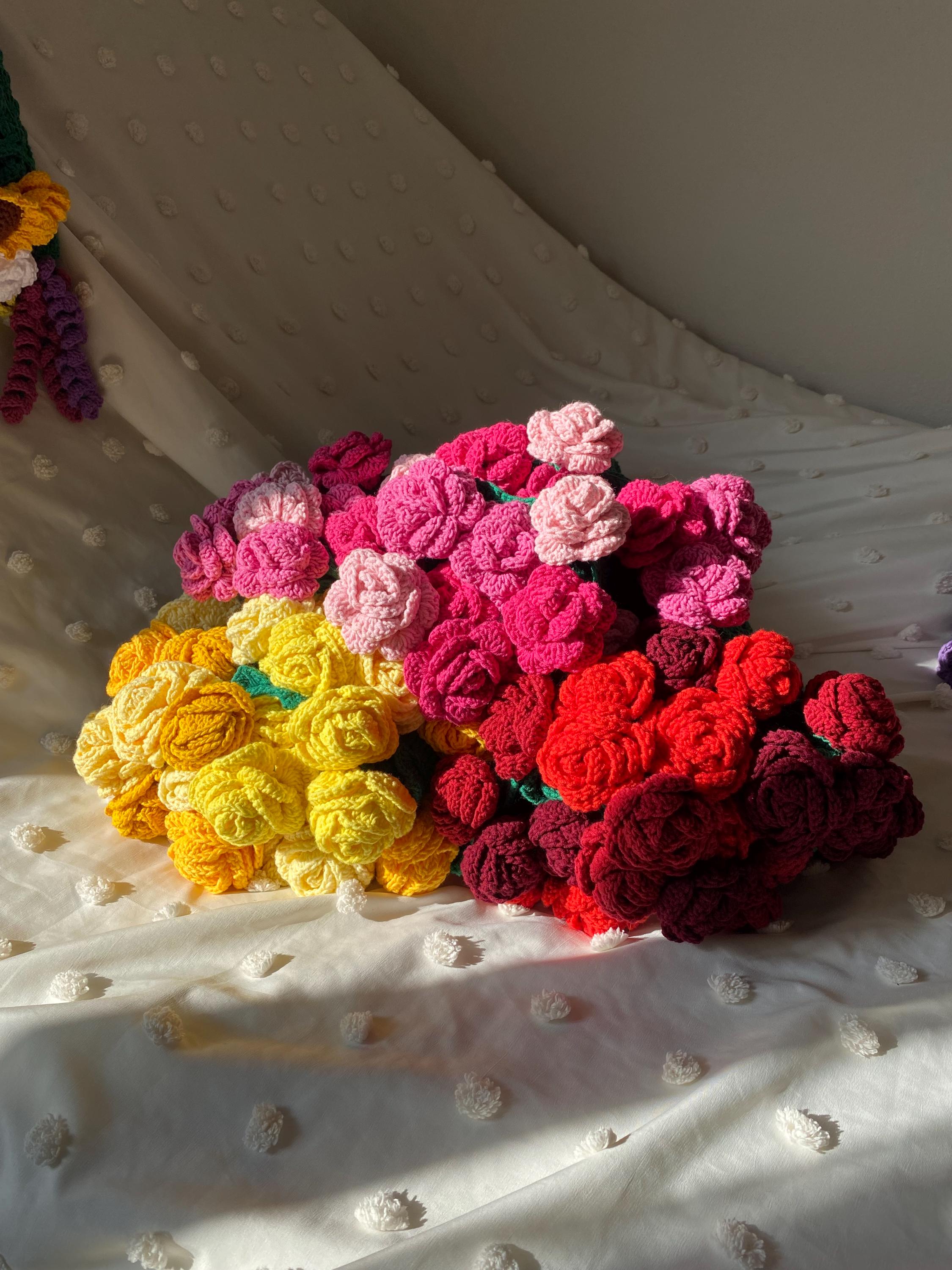 かぎ針編みの花束ブランケット、かぎ針編みの赤いバラの花束