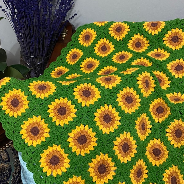 Crocheted  Sunflower Granny Square Blanket,Green Sunflower Afghan,Crochet Bedspread,Knitted Sofa Blanket, Mother's Day Gift,Gift for Her