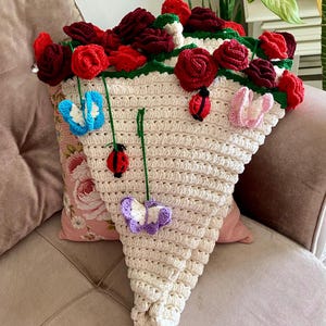 Crochet Flower Bouquet Blanket,Crocheted Red Rose Bouquet,White Afghan,Knitted Sofa Blanket,Mother&#39;s Day Gift,Bridal Shower Gift,V-Day Gift