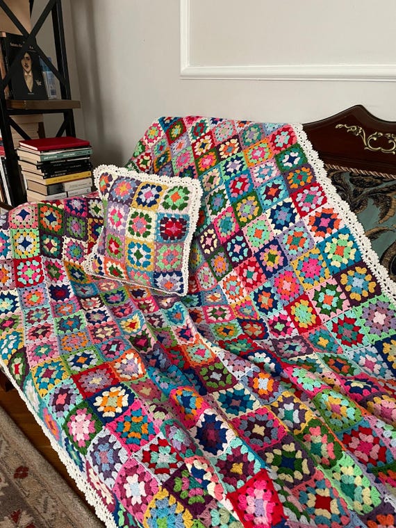 Gehäkelte Decke, Roseannes Oma, quadratische Decke, bunte weiche Tagesdecke, Patchwork-afghanischer Muster, Stricksofa, Geschenk zum Muttertag, Weihnachtsgeschenk