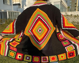 Gehäkelter Oma Quadratischer Mantel, Patchwork-Strickjacke, Boho-Strickjacke, bunte Strickjacke, Frauenjacke,