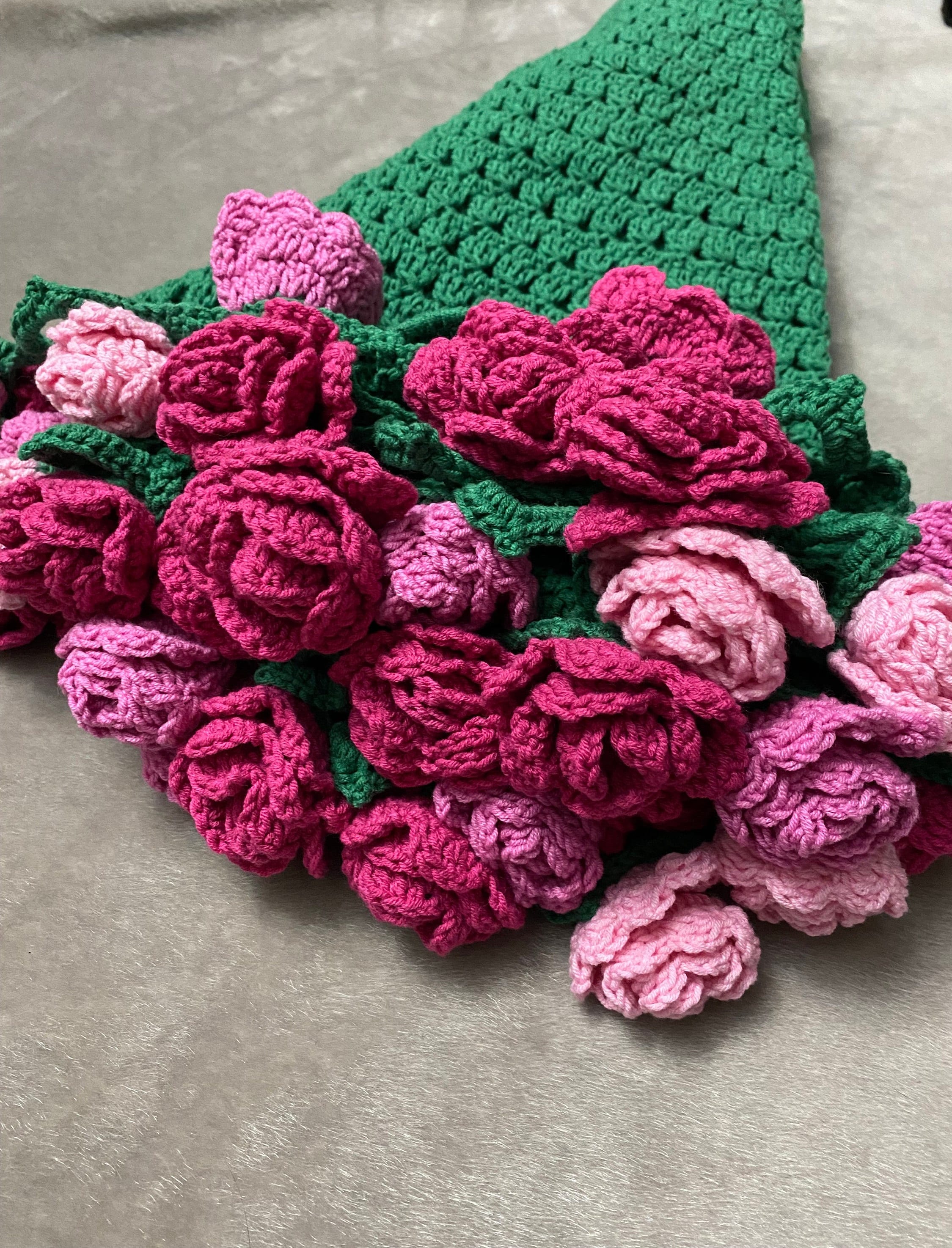 Coperta All'Uncinetto Bouquet Di Rose - Handmade, Morbida E Leggera, Regalo Romantico