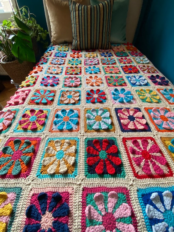 Gehäkelte Daisy Decke, große Tagesdecke, Blumen werfen, Oma Platz Afghan, benutzerdefinierte Decke, Häkeldecke, Muttertagsgeschenk, Weihnachtsgeschenk