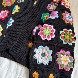 Cárdigan de ganchillo morado con flores 3D, chaqueta colorida, jersey hecho a mano, suéter de punto, cárdigan bohemio, suéter de punto estilo cottagecore de ganchillo imagen 15