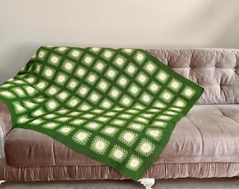 Handmade Crochet Flower Blanket, Granny Square Blanket, Green Throw, Daisy Blanket, Retro Blanket, Family Christmas Gift, Gift for Her