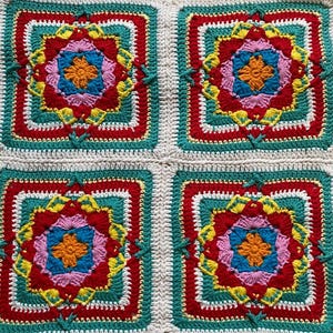 Crochet White Flower Blanket,Crocheted Granny Square Throw,Multicolor Knit Afghan,Handmade Custom Bedspread,Mother&#39;s Day Gift,Gift for Her