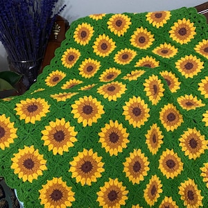 Crochet Sunflower Granny Square Blanket, Green Yellow Sunflower Afghan, Crochet Bedspread, Custom Blanket, Christmas Gift, Gift for Her