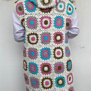 Gehaakt oma vierkant vest, kleurrijk gehaakt vest met capuchon, witte Boho hippie kleding, oma vierkant vest met capuchon, Festival vest