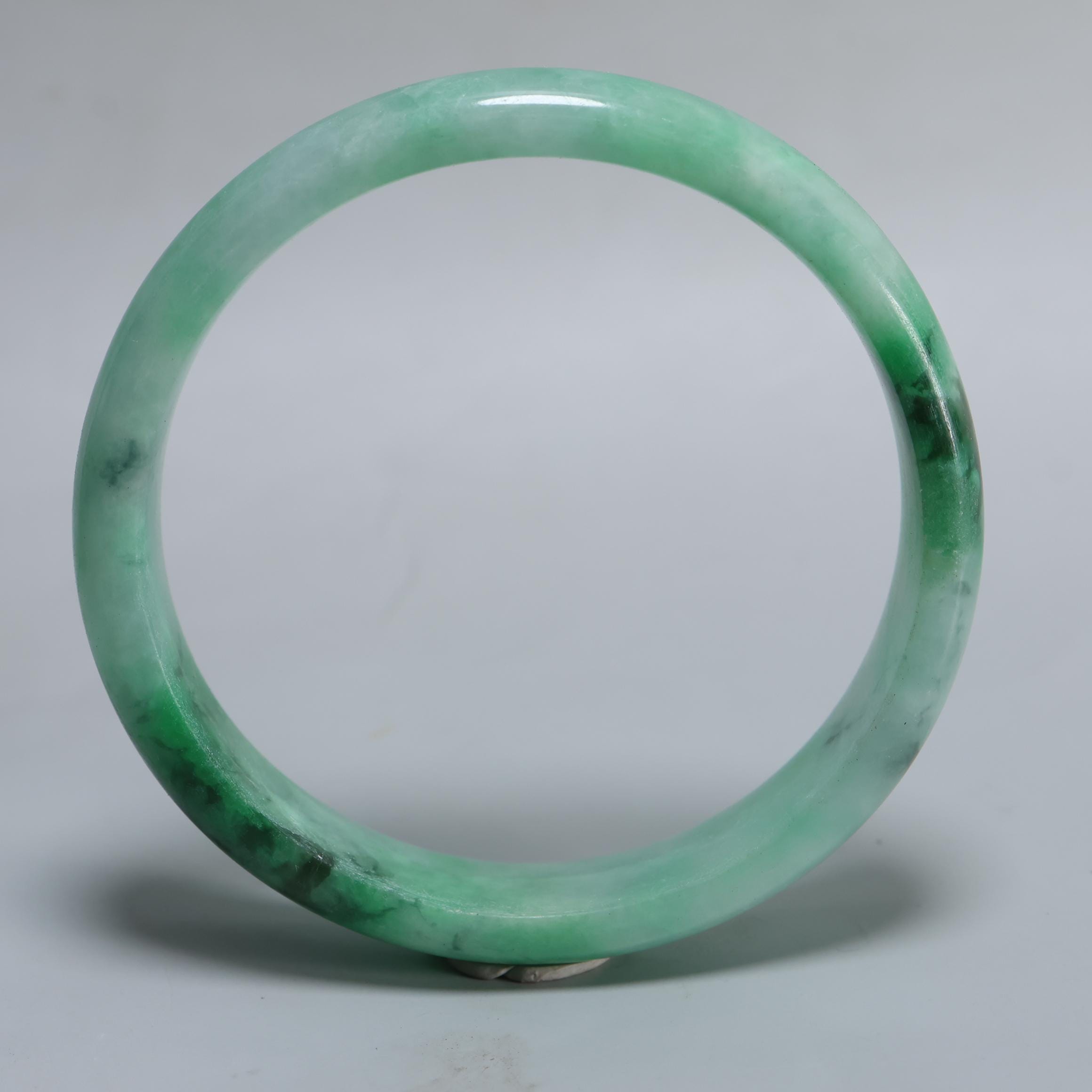 新品　翡翠彫刻入りバングル 天然翡翠彫刻ブレスレット、内径57mm、高級翡翠バングル、ホリデー