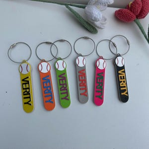 Benutzerdefinierte Baseball Name Schlüsselanhänger | Baseball Schlüsselanhänger | Baseball personalisierte Keychain | Baseball Taschenanhänger . Geschenke für Freunde