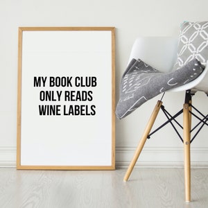 Poster Sprüche Lustig "My Book Club Only Reads Wine Labels" Geschenk Family and Friends