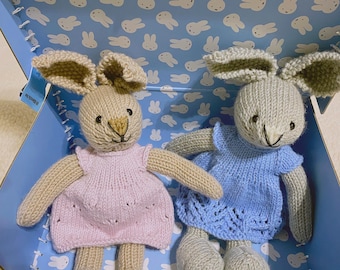 Lapin habillé en tricot