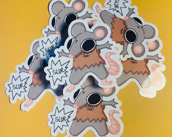 Op de afbeelding: Een set van zes grijze muis stickers met bruine vesten en roze oren. Elke sticker heeft de woorden "Cheez-y Mart" en "SLUR" erop.