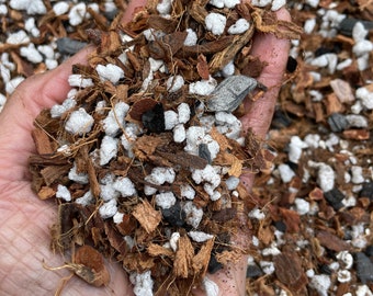 Soilless Hoya potting mix, Potting blend for Hoya and epiphytic tropical plants, Hoya potting soil, One gallon ready to ship
