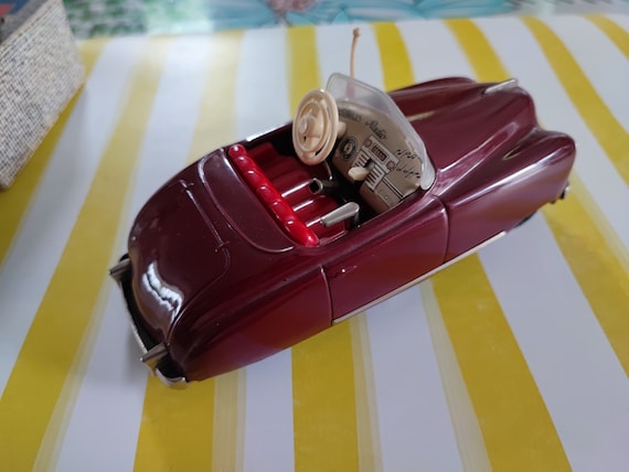 Original Schuco Model Car Radio 4012 Made in the American Zone of  Germany 1950s Red